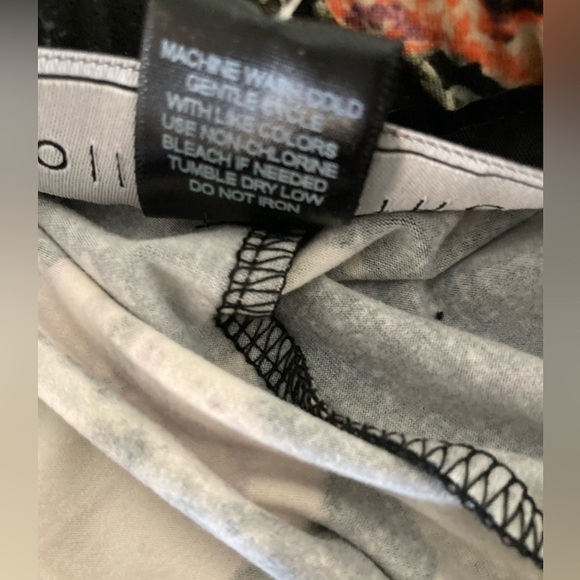 Floral Flared Leggings Polly & Esther Size Medium NWT - Picture 7 of 13